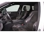 Volvo XC60 T5 R-Design - Harman/Kardon audio - Adaptieve LED koplampen - Parkeercamera achter - Verwarmde voorstoelen - Parkeersensoren voor & achter - Elektr. bedienb. bestuurdersstoel met geheugen - Cruise control - Extra getint glas - 19' LMV