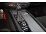 Volvo XC60 T5 R-Design - Harman/Kardon audio - Adaptieve LED koplampen - Parkeercamera achter - Verwarmde voorstoelen - Parkeersensoren voor & achter - Elektr. bedienb. bestuurdersstoel met geheugen - Cruise control - Extra getint glas - 19' LMV