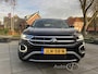 Volkswagen T-Roc TSI DSG 1.5 TSI DSG STYLE , NAVIGATIE , AFN TREKHAAK , ACC CRUISE CONTROL , PDC , CLIMAAT AIRCO , VIRTUALCOKPIT PRO , PRAVACY GLASS , IQ-LIGHT , LANE ASSIST , APPEL CARPLAY , 17 INCH LM MET ALL SEASON .
