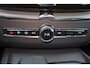 Volvo XC60 T6 Recharge AWD Plus Bright - Panorama/schuifdak - IntelliSafe Assist & Surround - 360º Camera - Harman/Kardon audio - Adaptieve LED koplampen - Verwarmde voorstoelen, stuur & achterbank - Parkeersensoren voor & achter - Elektr. bedienb. voorstoelen met geheugen - Draadloze tel. lader - Extra getint glas - 19' LMV