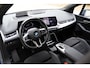 BMW 2-Serie Active Tourer 218i M-Sport | HUD | Adap cruise | Alcantara | 360 | Live Cockpit Plus | Grootlichtassistent | Shadowline | Stoelverwarming | Achterbank met verstelbare rugleuningen | etc.
