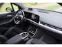 BMW 2-Serie Active Tourer 218i M-Sport | HUD | Adap cruise | Alcantara | 360 | Live Cockpit Plus | Grootlichtassistent | Shadowline | Stoelverwarming | Achterbank met verstelbare rugleuningen | etc.