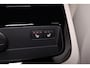 Volvo V60 T6 Recharge AWD Essential - Intellisafe Assist/Surround - Lederen bekleding - Verwarmbare voorstoelen - Verwarmbaar stuurwiel - Verwarmbare achterbank - Parkeercamera achter - Parkeersensoren v/a - Exterior Styling Kit - 19' LMV - Getint glas