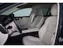 Volvo V60 T6 Recharge AWD Essential - Intellisafe Assist/Surround - Lederen bekleding - Verwarmbare voorstoelen - Verwarmbaar stuurwiel - Verwarmbare achterbank - Parkeercamera achter - Parkeersensoren v/a - Exterior Styling Kit - 19' LMV - Getint glas
