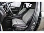 Volvo XC40 B4 Aut. Plus Dark | Trekhaak | Google | Dodehoekdetectie | Adaptieve Cruise Control | Stoel + stuurverwarming | 19" LM | Verwarmbare voorruit |
