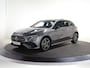 Mercedes-Benz A-klasse 250e Star Edition AMG Line | Night | Panoramadak | Sfeerverlichting | Stoelverwarming | Parkeercamera |