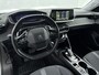 Peugeot 2008 SUV Allure Pack 130pk Automaat | Navigatie via Apple CarPlay / Android Auto | Achteruitrijcamera | 3D Cockpit | Stoelverwarming | Climate Control | Adaptieve Cruise Control | Parkeersensoren | Keyless start | Bluetooth | DAB+ radio | Elektrisch inklapbare spiegels | Donker getint glas | 17" lichtmetalen velgen |