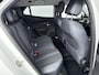 Peugeot 2008 SUV Allure Pack 130pk Automaat | Navigatie via Apple CarPlay / Android Auto | Achteruitrijcamera | 3D Cockpit | Stoelverwarming | Climate Control | Adaptieve Cruise Control | Parkeersensoren | Keyless start | Bluetooth | DAB+ radio | Elektrisch inklapbare spiegels | Donker getint glas | 17" lichtmetalen velgen |