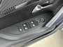 Peugeot 2008 SUV Allure Pack 130pk Automaat | Navigatie via Apple CarPlay / Android Auto | Achteruitrijcamera | 3D Cockpit | Stoelverwarming | Climate Control | Adaptieve Cruise Control | Parkeersensoren | Keyless start | Bluetooth | DAB+ radio | Elektrisch inklapbare spiegels | Donker getint glas | 17" lichtmetalen velgen |