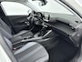 Peugeot 2008 SUV Allure Pack 130pk Automaat | Navigatie via Apple CarPlay / Android Auto | Achteruitrijcamera | 3D Cockpit | Stoelverwarming | Climate Control | Adaptieve Cruise Control | Parkeersensoren | Keyless start | Bluetooth | DAB+ radio | Elektrisch inklapbare spiegels | Donker getint glas | 17" lichtmetalen velgen |