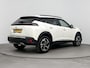 Peugeot 2008 SUV Allure Pack 130pk Automaat | Navigatie via Apple CarPlay / Android Auto | Achteruitrijcamera | 3D Cockpit | Stoelverwarming | Climate Control | Adaptieve Cruise Control | Parkeersensoren | Keyless start | Bluetooth | DAB+ radio | Elektrisch inklapbare spiegels | Donker getint glas | 17" lichtmetalen velgen |