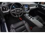 Volvo V60 T6 Plug-in hybrid AWD Plus Dark | 2000 kg trekgewicht | Elektrische stoelen met geheugen | Harman/Kardon Audio | Stoel & Stuurverwarming | Dodehoeksensoren | adaptieve cruise controle |