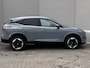 Nissan Qashqai 1.3 MHEV Xtronic N-Connecta / Fabrieksgarantie tot 03-2028 < 100.000km ** / Facelift Nieuw Model / Cold Pack / HUD / Trekgewicht 1800 kg / Stuur-, Stoel en Voorruit verwarming / Elektrische achterklep / Camera 360° / Adaptief CC / Apple Carplay Android Auto /18" LM wielen met All Season banden /