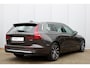 Volvo V60 T6 Plug-in hybrid AWD Essential Bright | Verwarmde Voorstoelen, Stuurwiel en Achterbank | Semi- Elektrische Trekhaak | Park Assist | Adaptieve Cruise Control | Leder Pakket