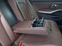 BMW 3-Serie Touring 320e PHEV - WIDESCREEN - LEER - CAMERA - 1 EIGENAAR - NL AUTO - PLUG-IN -