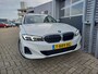 BMW 3-Serie Touring 320e PHEV - WIDESCREEN - LEER - CAMERA - 1 EIGENAAR - NL AUTO - PLUG-IN -