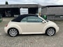 Volkswagen Beetle New Cabriolet 1.6 Nl auto, de achterruit van de kap laat los