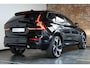 Volvo XC60 T6 Plug-in hybrid AWD Ultra Black Edition | Bowers & Wilkins Premium Audio| Luchtvering | 22" Lichtmetalen velgen | Google infotainment | Stoelverwarming | Stoelventilatie | 360° Parkeercamera | Parkeersensoren voor + achter | Parkeerverwarming