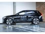 Volvo XC60 T6 Plug-in hybrid AWD Ultra Black Edition | Bowers & Wilkins Premium Audio| Luchtvering | 22" Lichtmetalen velgen | Google infotainment | Stoelverwarming | Stoelventilatie | 360° Parkeercamera | Parkeersensoren voor + achter | Parkeerverwarming