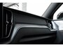 Volvo XC60 T6 Plug-in hybrid AWD Ultra Black Edition | Bowers & Wilkins Premium Audio| Luchtvering | 22" Lichtmetalen velgen | Google infotainment | Stoelverwarming | Stoelventilatie | 360° Parkeercamera | Parkeersensoren voor + achter | Parkeerverwarming
