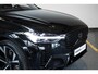 Volvo XC60 T6 Plug-in hybrid AWD Ultra Black Edition | Bowers & Wilkins Premium Audio| Luchtvering | 22" Lichtmetalen velgen | Google infotainment | Stoelverwarming | Stoelventilatie | 360° Parkeercamera | Parkeersensoren voor + achter | Parkeerverwarming