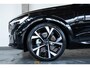 Volvo XC60 T6 Plug-in hybrid AWD Ultra Black Edition | Bowers & Wilkins Premium Audio| Luchtvering | 22" Lichtmetalen velgen | Google infotainment | Stoelverwarming | Stoelventilatie | 360° Parkeercamera | Parkeersensoren voor + achter | Parkeerverwarming