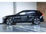 Volvo XC60 T6 Plug-in hybrid AWD Ultra Black Edition | Bowers & Wilkins Premium Audio| Luchtvering | 22" Lichtmetalen velgen | Google infotainment | Stoelverwarming | Stoelventilatie | 360° Parkeercamera | Parkeersensoren voor + achter | Parkeerverwarming