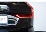 Volvo XC60 T6 Plug-in hybrid AWD Ultra Black Edition | Bowers & Wilkins Premium Audio| Luchtvering | 22" Lichtmetalen velgen | Google infotainment | Stoelverwarming | Stoelventilatie | 360° Parkeercamera | Parkeersensoren voor + achter | Parkeerverwarming