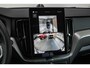 Volvo XC60 T6 Plug-in hybrid AWD Ultra Black Edition | Bowers & Wilkins Premium Audio| Luchtvering | 22" Lichtmetalen velgen | Google infotainment | Stoelverwarming | Stoelventilatie | 360° Parkeercamera | Parkeersensoren voor + achter | Parkeerverwarming