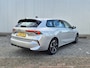 Opel Astra Sports Tourer 1.6 TURBO 180PK HYBRID | AUTOMAAT | Parkeersensoren rondom | Adaptieve cruise control | 17 inch LMV | Zwarte spiegelkappen | Airco | Achterbank in delen neerklapbaar | Airco | Airco (automatisch)