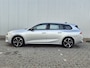 Opel Astra Sports Tourer 1.6 TURBO 180PK HYBRID | AUTOMAAT | Parkeersensoren rondom | Adaptieve cruise control | 17 inch LMV | Zwarte spiegelkappen | Airco | Achterbank in delen neerklapbaar | Airco | Airco (automatisch)