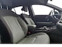 Kia Sportage 1.6T Hybrid Dark Edition | Stoel en stuurverwarming | Elektrisch bedienbare voorstoelen | Navigatie | Camera | Parkeersensoren voor en achter | Apple Carplay | Android Auto |
