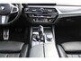 BMW 5-Serie Touring 540i xDrive Touring M Sportpakket, Panoramadak, M leerstuurwiel, 4-zone, DAB, Grootlicht assistent, BMW Live Cockpit Professional, Adaptieve LED-koplamp, ect.