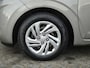 Hyundai i10 1.0 Comfort Smart Handgeschakeld / Allseason banden / Navigatie via Apple Carplay of Android Auto / Cruise control / Stuur en Stoel verwarming / Achteruitrijcamera / Climate control