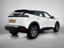 Peugeot 2008 SUV Active Pack 100pk | Navigatie | Climate Control | Cruise Control | Parkeersensoren | Stoelverwarming | Led koplampen | Bluetooth | DAB+ radio | Elektrisch inklapbare spiegels | Apple CarPlay / Android Auto | Regensensor | Automatisch dimlicht | 16” Lichtmetalen velgen |