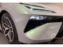 Lotus Emeya Base 102 kWh | Elektrische Trekhaak | Alcantara - Carbon Stuurwiel | Zwarte badges | Intelligent glazen dak | Actieve Spoiler |