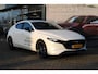 Mazda 3 HB 2.5 e-SkyActiv-G M Hybrid 140 Nagisa , Demovoordeel € 6.490,-, Automaat, Bruin Leder, Bose, Navi, Adap.Cruise, Clima, Apple Carplay, Camera, PDC, HUD, Stoelverwarming, 18" LMV