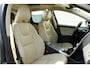 Volvo XC60 T5 Automaat FWD Summum | Elektrisch Glazen Panorama-Dak | Trekhaak Met Afneembare Kogel | Lichtmetalen Velgen 18" | Electronic Climate Controle |  Voorstoelen Verwarmd | Park Assist Achter | Leder bekleding Offblack | Cruise Control | Bots Herkenning En Activatie | Autonomous Emergency Braking | Achterbank In Delen Neerklapbaar |