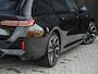 BMW 5-Serie Touring 550e XDRIVE | M-SPORT PRO | SHADOW LINE | M-SPORT SEATS | ALCANTARA HEMEL | CARBON PACKAGE | PANORAMADAK | ICONIC GRILL | ACHTERBANK VERWARMD | BOWERS&WILKINS | ACTIVE CRUISE | HEAD-UP | STUURVERWARMING | COMFORT ACCESS