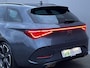 CUPRA Leon Sportstourer 1.4 e-Hybrid VZ Copper Edition Automaat / Navigatie / Elektrische trekhaak 1.500 kg / Elektrische klep / Sportstoelen / Stuur- en stoelverwarming / Apple Carplay Android / 19" LM wielen /