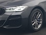 BMW 5-Serie Touring 520e M Sport Plug In Hybrid 204pk Dealer O.H PHEV | Trekhaak af Fabriek | Adaptive Cruise | Alcantara Sportstoelen Verwarmd | Camera | Navi Pro | Sfeerverlichting | Apple Carplay |