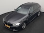 BMW 5-Serie Touring 520e M Sport Plug In Hybrid 204pk Dealer O.H PHEV | Trekhaak af Fabriek | Adaptive Cruise | Alcantara Sportstoelen Verwarmd | Camera | Navi Pro | Sfeerverlichting | Apple Carplay |