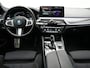 BMW 5-Serie Touring 520e M Sport Plug In Hybrid 204pk Dealer O.H PHEV | Trekhaak af Fabriek | Adaptive Cruise | Alcantara Sportstoelen Verwarmd | Camera | Navi Pro | Sfeerverlichting | Apple Carplay |