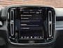 Volvo XC40 B4 Plus Black Edition | Panoramadak | 20 inch lichtmetalen velgen | Harman Kardon | Demo | Stoel- / stuurwielverwarming | 360 graden camera