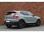 Volvo XC40 B4 Plus Black Edition | Panoramadak | 20 inch lichtmetalen velgen | Harman Kardon | Demo | Stoel- / stuurwielverwarming | 360 graden camera