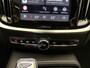 Volvo V60 T6 350pk Plug-in hybrid AWD Plus Dark / €3300,- Voorraadkorting / Panoramisch dak / Head-up display / Keyless / 360Camera / H&K Audio / Sportstoelen.