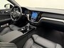 Volvo V60 T6 350pk Plug-in hybrid AWD Plus Dark / €3300,- Voorraadkorting / Panoramisch dak / Head-up display / Keyless / 360Camera / H&K Audio / Sportstoelen.