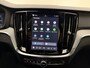 Volvo V60 T6 350pk Plug-in hybrid AWD Plus Dark / €3300,- Voorraadkorting / Panoramisch dak / Head-up display / Keyless / 360Camera / H&K Audio / Sportstoelen.