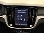 Volvo V60 T6 350pk Plug-in hybrid AWD Plus Dark / €3300,- Voorraadkorting / Panoramisch dak / Head-up display / Keyless / 360Camera / H&K Audio / Sportstoelen.