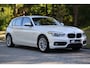 BMW 1-Serie 118i Corporate Lease Executive Sportline, LED, Hydro-besturing, Cruise Control, DAB, Lichtpakket, Navigatie, Automatische Airco, Nederlands, etc.